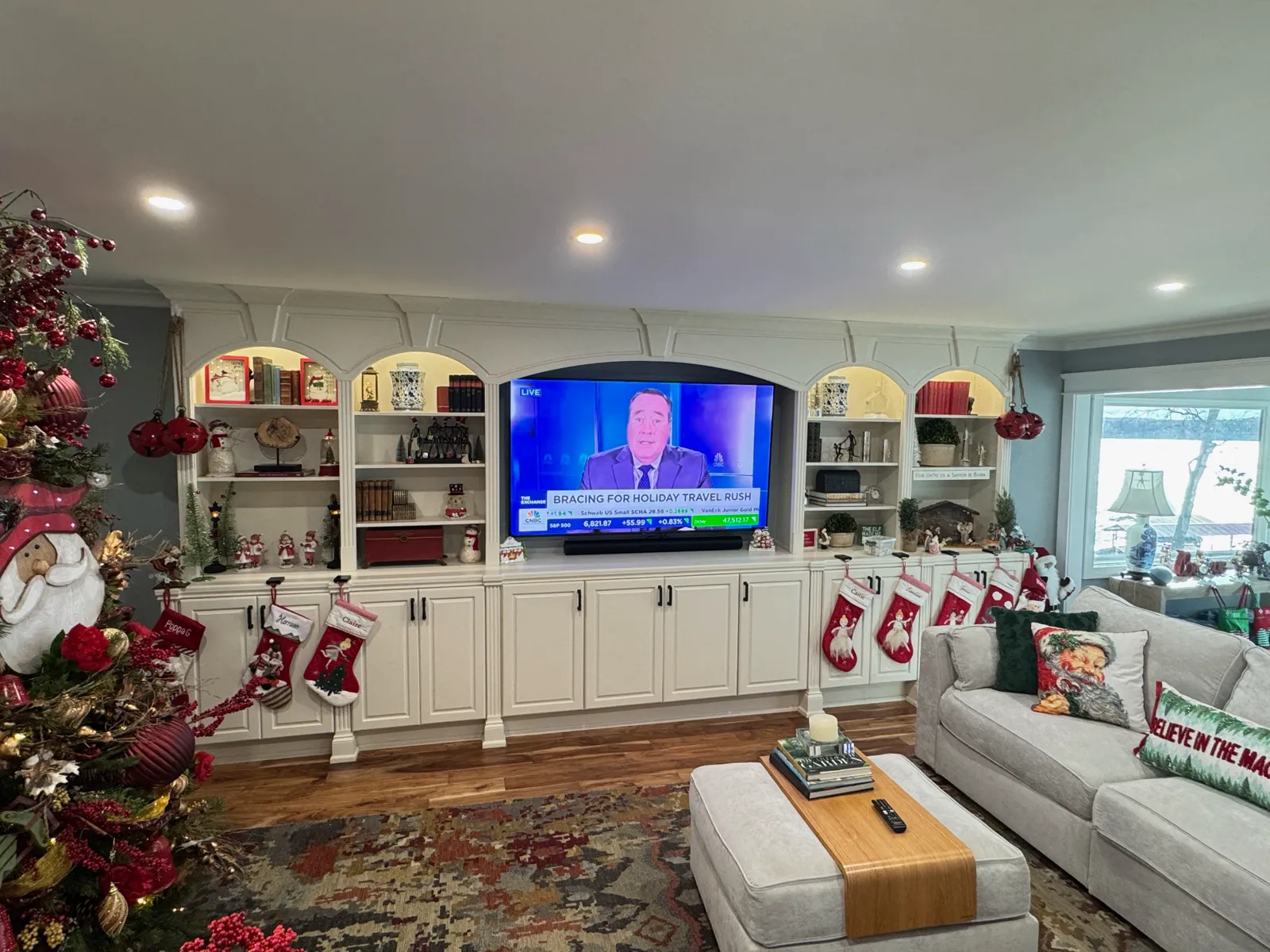 Arched Built-In Wall in Northwest Alabama